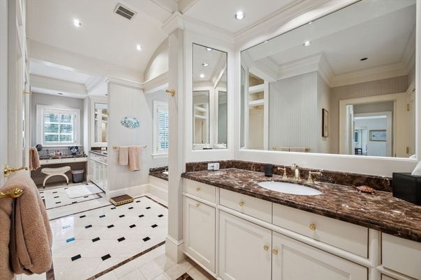 Bathroom, Interior, Recessed Lighting