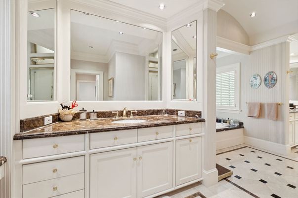 Bathroom, Dual Sink Vanities, Interior, Recessed Lighting