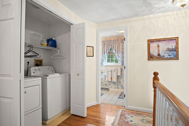 Interior, Utility Closets, Washer, Wood Texture Flooring