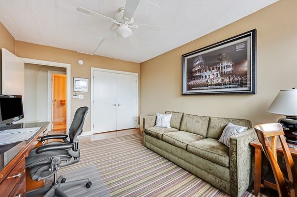 Home Office, Interior