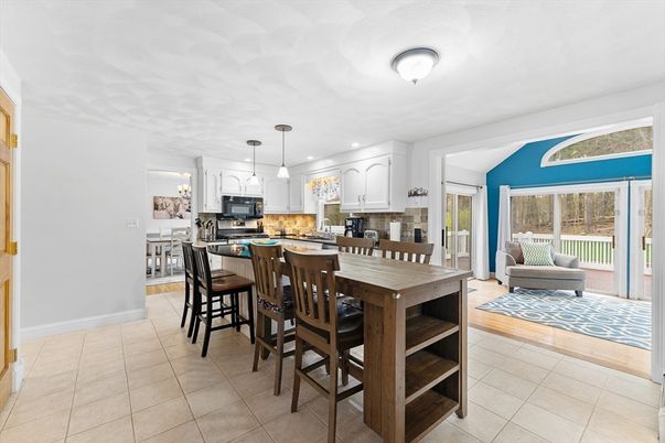 Dining room, Interior, Kitchen, Pendant Lights, Recessed Lighting, Stainless Steel Appliances