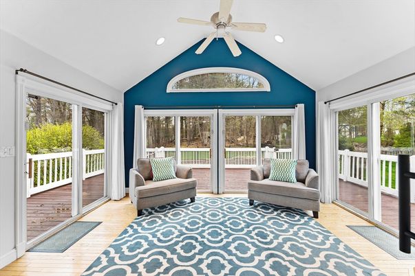 Interior, Recessed Lighting, Sun Room, Wood Texture Flooring