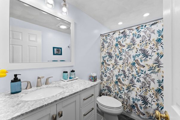 Bathroom, Interior, Recessed Lighting