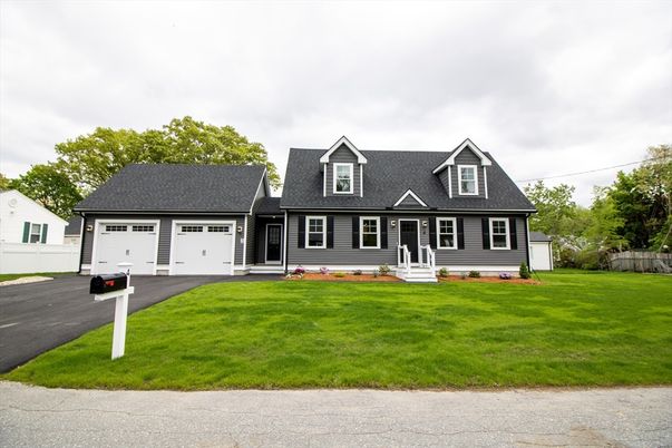 Attached, Exterior, Facade, Cape Cod