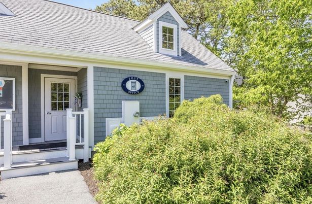 Exterior, Facade, Cape Cod