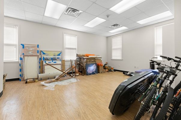 Fitness Equipment, Interior, Recessed Lighting, Wood Texture Flooring
