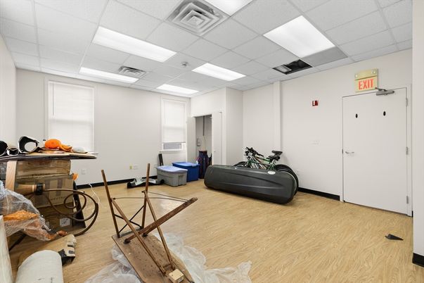 Fitness Equipment, Interior, Recessed Lighting, Wood Texture Flooring