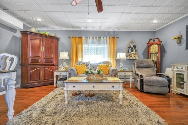Interior, Living room, Recessed Lighting, Wood Texture Flooring