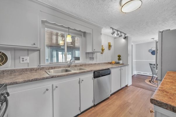 Interior, Kitchen, Pendant Lights, Wood Texture Flooring