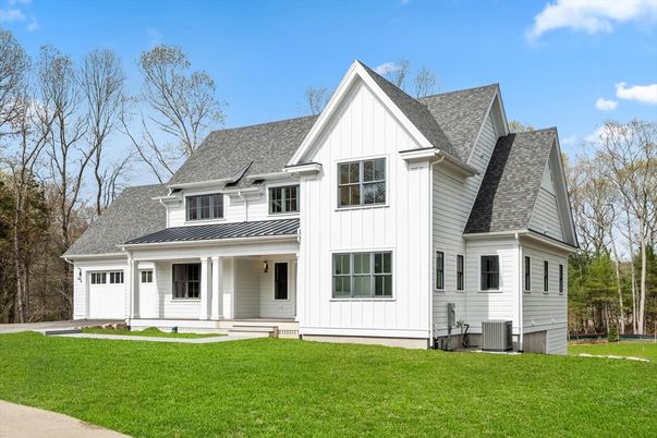 Attached, Exterior, Facade, Farmhouse