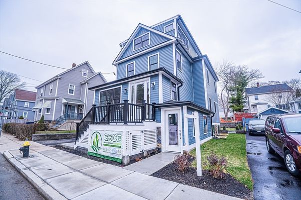 Exterior, Facade, Queen Anne Victorian