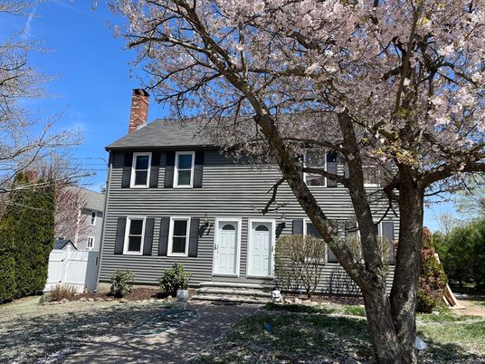 Exterior, Facade, American Foursquare