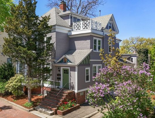 Exterior, Facade, Queen Anne Victorian