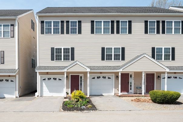 Attached, Exterior, Facade, Rowhouse