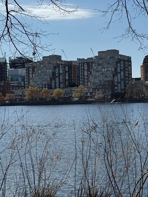 Exterior, Lake