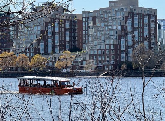 Exterior, Lake