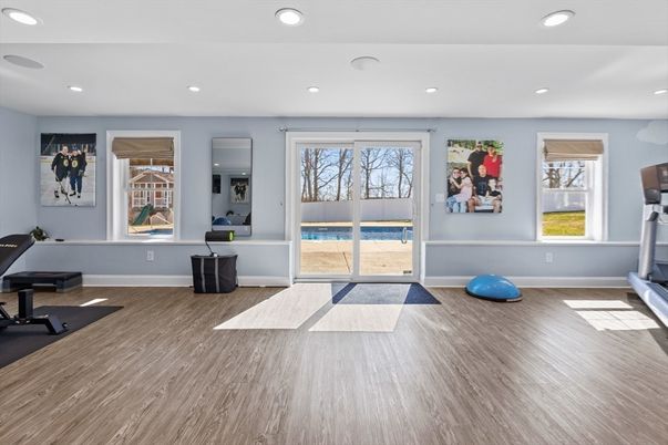 Fitness Equipment, Interior, Recessed Lighting, Wood Texture Flooring