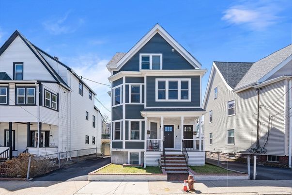 Exterior, Facade, Queen Anne Victorian