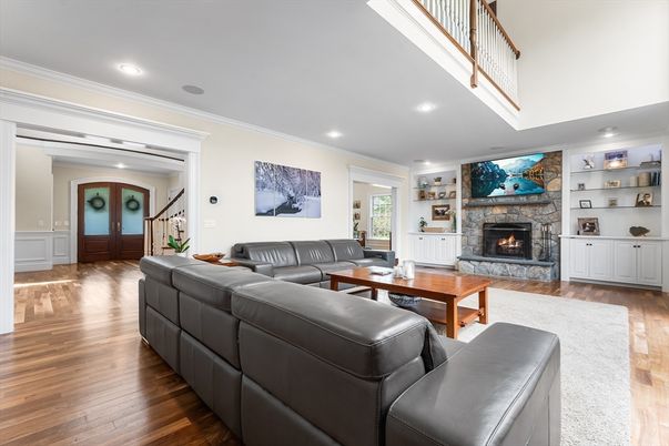 Interior, Living room, Piano, Recessed Lighting, Wood Texture Flooring