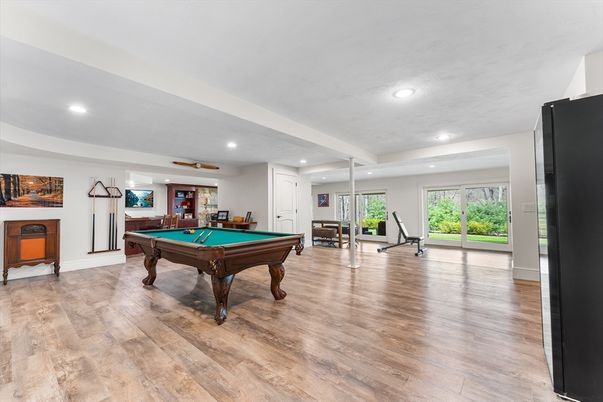 Interior, Recessed Lighting, Wood Texture Flooring