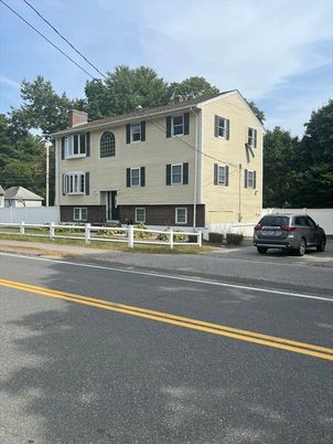Exterior, Facade, Rowhouse