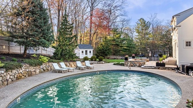 Exterior, Pool