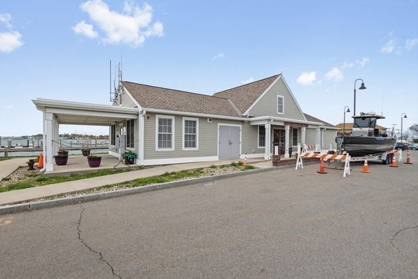 Exterior, Facade, Cape Cod