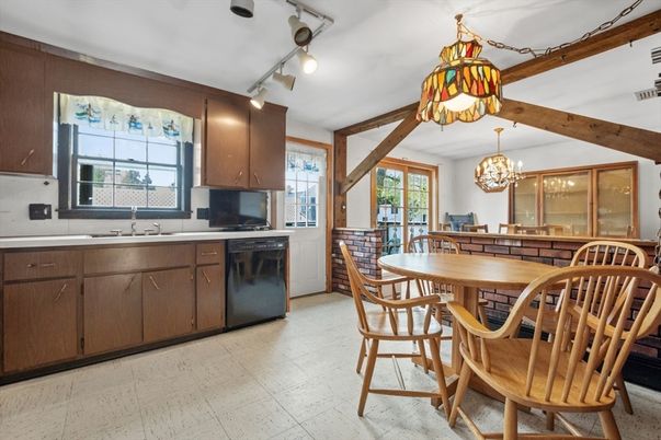 Chandelier, Dining room, Interior, Kitchen, Wooden Beams