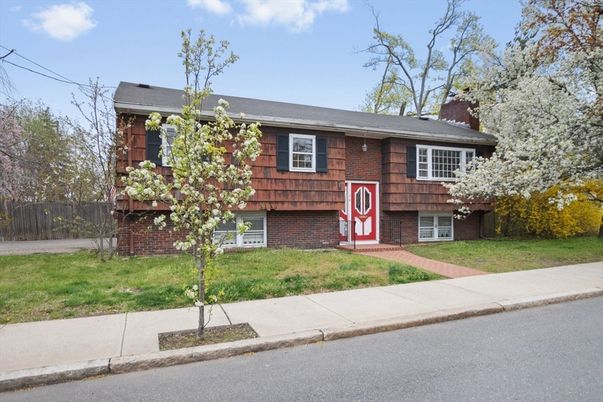Exterior, Facade, Brick Facade, Raised Ranch