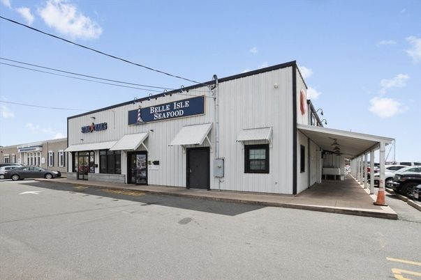 Exterior, Facade, None