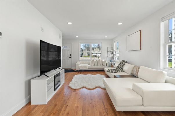 Interior, Living room, Recessed Lighting, Wood Texture Flooring