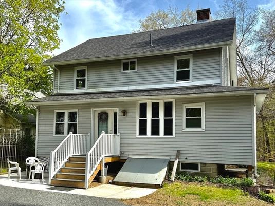 Exterior, Facade, American Foursquare