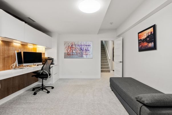 Home Office, Interior