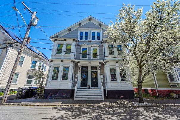 Exterior, Facade, Queen Anne Victorian