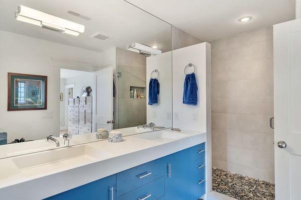 Bathroom, Dual Sink Vanities, Interior, Recessed Lighting