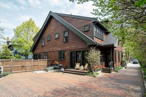 Exterior, Facade, Log Home