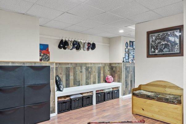 Interior, Recessed Lighting, Wood Texture Flooring