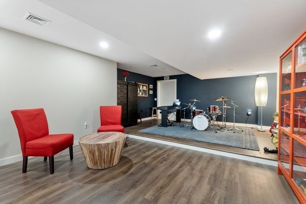 Fitness Equipment, Interior, Recessed Lighting, Wood Texture Flooring