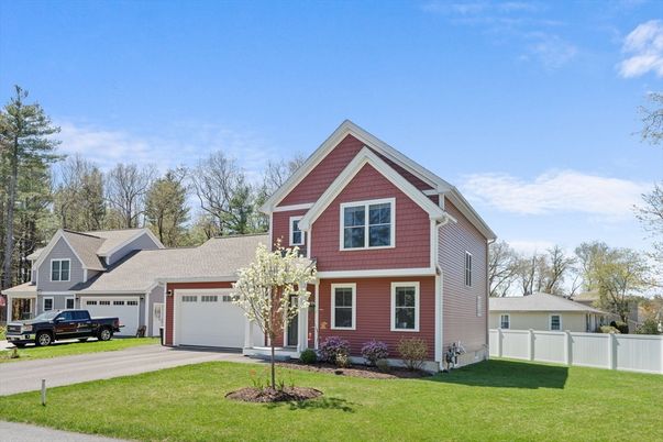 Attached, Exterior, Facade, Farmhouse