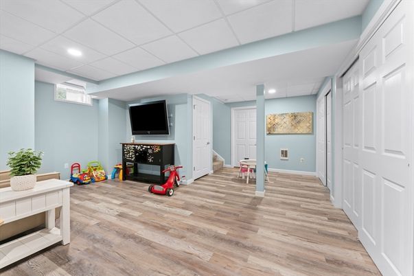Interior, Recessed Lighting, Wood Texture Flooring