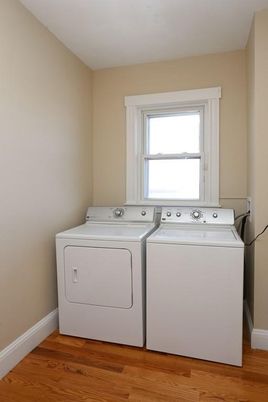 Interior, Utility Closets, Washer, Wood Texture Flooring