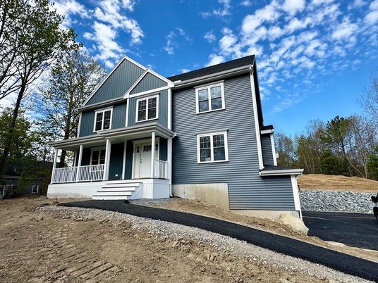 Exterior, Facade, Farmhouse