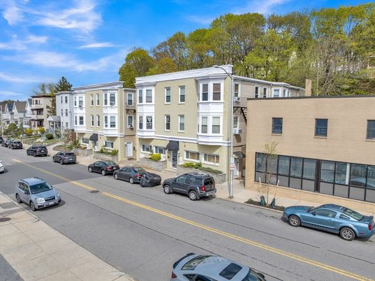 Exterior, Facade, Rowhouse
