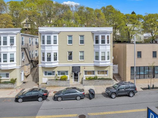 Exterior, Facade, Rowhouse