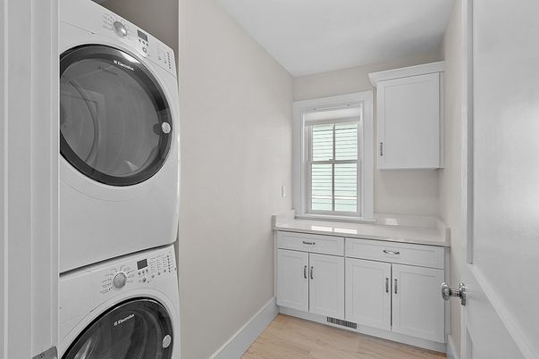 Interior, Utility Closets, Washer, Wood Texture Flooring
