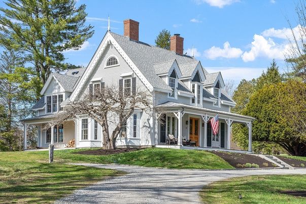 Exterior, Facade, Queen Anne Victorian