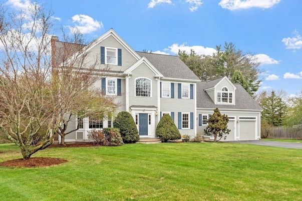 Attached, Exterior, Facade, Farmhouse