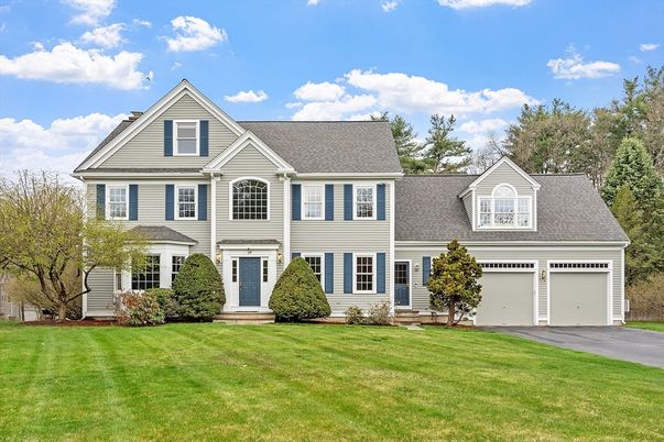 Attached, Exterior, Facade, Farmhouse