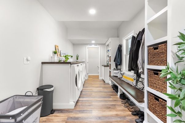 Interior, Recessed Lighting, Washer, Wood Texture Flooring