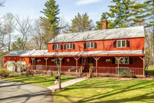 Attached, Exterior, Facade, Cape Cod